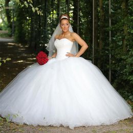 Vintage Ball Gown Wedding Dresses Sweetheart Sequins Beaded Floor Length Plus Size Wedding Gowns Sparkly Bridal Dresses