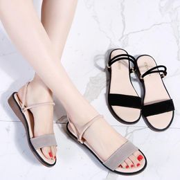 mais novas sandálias Verão Designer mulheres sapatos Mulheres Moda plana Sandals Concise flip flops Sólidos senhoras casuais chinelos de praia do verão romano