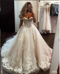 2020 New A Line Off Shoulder Beach White Tulle Wedding Dresses Cheap Bridal Gowns Lace Applique Princess Bohemian Wedding Gowns Beads