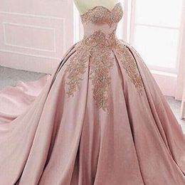 2019 Vintage Colored Ball Gown Wedding Dresses Blush Pink Satin Sweetheart Sleeveless Lace Appliques Bridal Gowns Court Train Custom Made