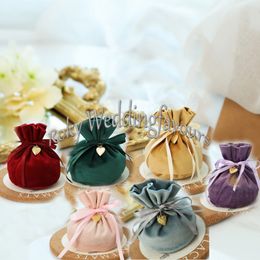 12PCS 13.5X10cm Sweet Velvet Bag Favours Wedding Shower Candy Package Bridal Shower Dried Flower Pouch Events Reception Ideas