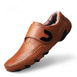 Confortáveis ​​sapatos masculinos de couro Quente Casual Pele de alta qualidade Moda suave Brown Calçado tamanho grande sapatos Flats condução Hot Sale