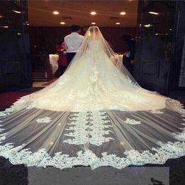 Fashion Designer Beaded Wedding Veils Lace Appliqued Edge 4M Long Cathedral Length Tulle Bridal Veil With Comb For Women Hair Accessories