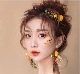 Handmade Japanese and Korean brides dry flowers starry hair accessories travel photo real orange orange flower headwear accessories