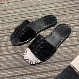 Hot Sale-new women slippers genuine leather women shoes Preparation of grain black and sliver and gold with the packing hot sale