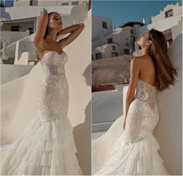 2020 Lace Mermaid Wedding Dresses Tiered Skirts Sweetheart Appliqued Ruched Bridal Gown Backless Ruffle Court Train Vestidos De Novia