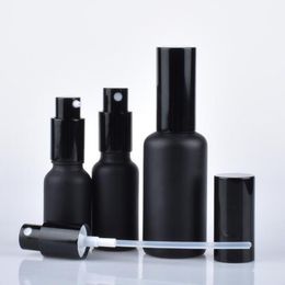 50pcs/lot 10/15/20/30/50/100ml Black essential oil bottle glass light spray bottle portable pressure pump lotion bottle