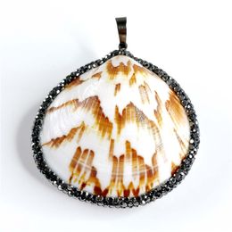 Pave Rhinestone Natural Shell Jewelry Puffy Sea Shell Shaped Pendant Creative Fashion Design Gifts 5 Pieces