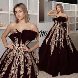 2020 Modern Burgundy Velet A Line Prom Dresses Arabic Gold Lace Applique Ruched Dubai Floor Length Formal Party Evening Gowns