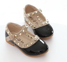 2020 Дети Детская обувь Первый ходунки младенческой моды Baby Girl Обувь Rivet принцессы мягкой подошвой Обувь для танцев Обувь для новорожденных Девочка