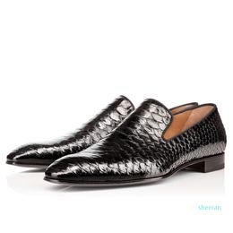 Hot Koop-schoenen loafers zwart rood spike Lakleer Slip Op Jurk Bruiloft flats bodems Schoen voor Business Party maat 39-47