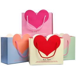 Heart Paper Gift Bag Portable Exquisite Paper Bag Portable Love Heart Shaped Packaging Shopping Bag Valentine Day Wedding Party Decor