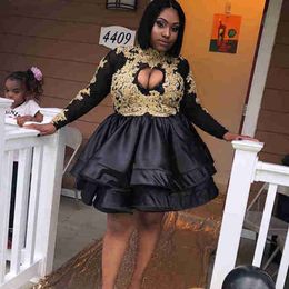 Hot Sale Black Lace Short Prom Dresses Long Sleeves Appliqued A Line Cocktail Dress Knee Length Tiered Satin Party Gowns