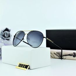 sunglasses Men's and women's sunglasses polaroid hd polarizing lenses with blue film inside for better shading model: 8824 5-color option.