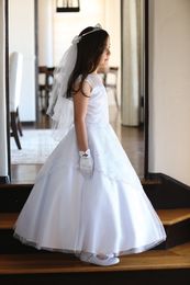 Cute White first holy communion dresses Scoop Cap Sleeves Lace Crystal Flower Girls Pageant Dresses Modern Arabic Kids Inexpensive2004