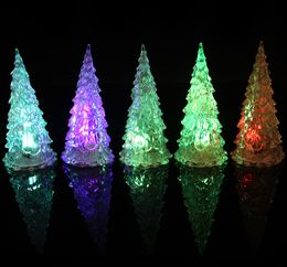 Acryl Weihnachtsbaum Kinder Licht emittierende Spielzeug LED Sieben-Farben-Kristall-Blitz-Nachtlicht Weihnachtsgeschenke Heißer Verkauf