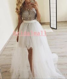 Weiß 2019 Heimkehr Modest Kleider Perlen Kristall High Low U-Ausschnitt Sheer Neck Tüll A-Linie Maßgeschneidertes Abschlussball-Partykleid