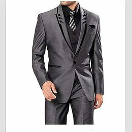 Classic Design Grey Groom Tuxedos Peak Lapel One Button Groomsmen Mens Wedding Suits Popular Man Blazer Suits(Jacket+Pants+Vest+Tie) 716