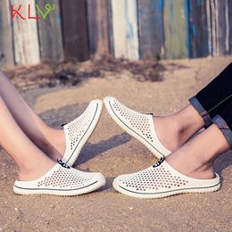 Couple 2018 New Summer Jelly Shoes Men Beach Sandals Hollow Slipper Men Flip Flops Light Sandalias Outdoor Summer Chanclas 18Dec