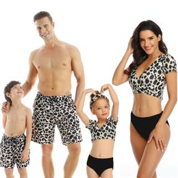 Family Swimsuit Dad Son Swimwear Beach Bath Short Mommy and Daughter Bikini Swimsuits Summer Beach Family Outfit