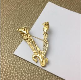 New style female fashion personality V letter handsome Brooch precision high grade V character Brooch