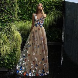 New Butterfly Flower Prom Dresses Sheer V Neck Sleeveless Long Evening Gowns Back Covered Buttons Arabic Formal Party Dress Custom Made