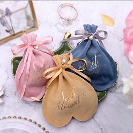 Wedding Candy Package Bag Velvet Cloth Wedding Favor Gift Bag Heart Shape Baby Shower Party Favors Gift Bag