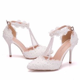 Nuovo arrivo Perle Avorio Pizzo Fiori Scarpe da sposa Tacco alto Scarpe da sposa Festa Prom Cinghie di perle Punta a punta Fibbia alla caviglia Alta qualità