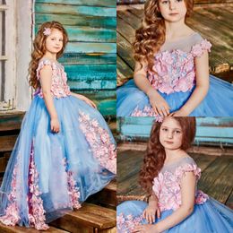 2019 New Vintage Flower Girls Dresses 3D Hand Made Flower Girls Pageant Gowns Sheer Neck Appliques Floor Length Ball Gowns