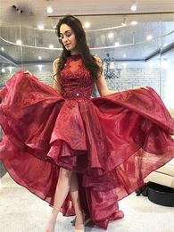 Setwell Hi-Lo A-line Prom Dresses Sleeveless Burgundy Lace Appliques Beaded Pleated Organza For Formal Evening Dresses