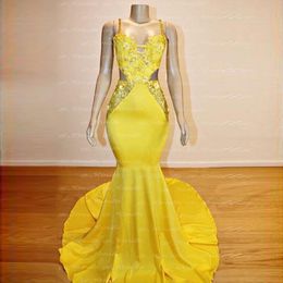 2020 Yellow Prom Dresses Side Cut Applique Beaded Long Evening Gowns Sweep Train Backless Prom Party Dresses