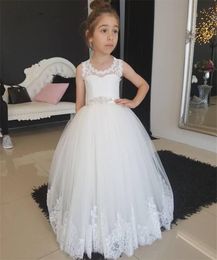 New Gorgeous First Communion Gowns For Little Girls Custom Made Flower Girl Dress with Lace Appliques Lace Up Keyhole Back Vestidos