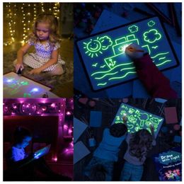 3D Light Up Drawing Kit Kids 3D Luminous Drawing Board Light Up Magic Fluorescent Drawing Board Family Kids Puzzle Toy