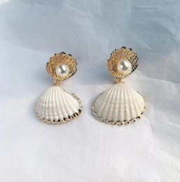 Fashion-Fashion Earrings 19ss New Natural Shell Pearl Beads Earrings Cold Light Personality Fashion Earrings Wholesale