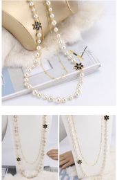 Wholesale- designer luxury classic cute flower elegant pearl multi layer long sweater statement necklace for woman gold white