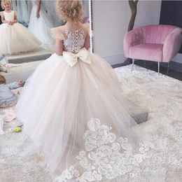 New Flower Girl Dresses For Boho Weddings Cap Sleeve Full length Lace Bow Middle East Dubai Kids First Communion Gowns Birthday