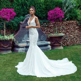 Gorgeous Lace Appliqued Mermaid Wedding Dresses Deep V Neck Backless Bridal Gowns Beaded Sweep Train Tulle Trumpet robe de mariée
