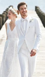 Classic Designe White Groom Tuxedos Peak Lapel Two Button Groomsmen Mens Wedding Tuxedos Excellent Man Suit(Jacket+Pants+Vest+Tie) 476