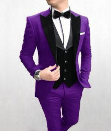 Brand New Фиолетовый Groom Tuxedos Черный Пик нагрудные Groomsmen Mens Свадебное платье моды Человек куртка Blazer 3шт Костюм (куртка + брюки + жилет + Tie) 16