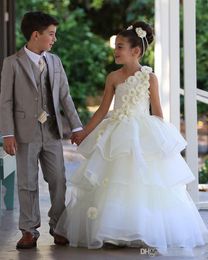 New Flower Girls Dresses Hand Made Flowers Pearls One Shoulder Girls Pageant Dresses Floor Length Tier Ruffles Kids Formal Gowns