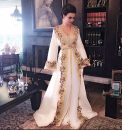 Elegant Arabic Beaded Evening Dresses V Neck Long Sleeves Sequined Prom Gown Floor Length Plus Size Appliqued Formal Dress