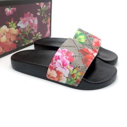 Tasarımcı Erkek Kadın Çiçek Sandalet Tiger Yılan Baskı Slide Yaz Geniş Düz Slipper Boyut 35-48 Maroon Çiçek Brokar Kauçuk Terlik Moda Plaj Ayakkabıları