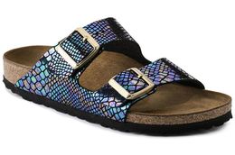 Vari colori sandali Pantofole casual in vera pelle Scarpe basse da uomo Sandali da donna con fibbia Famoso marchio Summer Beach di alta qualità Con scatola di scarpe