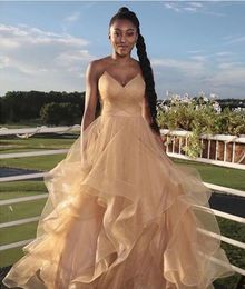Fashion Designer di Champagne degli abiti di sera increspato Prom Dress formale con spalline Pieghe Tulle lungo a buon mercato per Black Girls