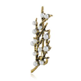Wholesale-Golden retro elegant plum blossom fashion pearl brooch clothing wearing jewelry brassiere accessories