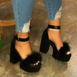 Hot style-2020 beach sandals ladies banquet new women fur rubber high heel platform sandals outdoor leisure buckle slippers