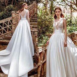 Cheap Elegant A-line Wedding Dresses Sexy V-neck Sleeveless Lace Appliqued Bridal Gown Backless Satin Custom Made Robes De Mariée