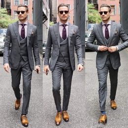 New Trendy Design Gray Groom Tuxedos Groomsmen Peak Lapel Best Man Suits Mens Wedding Blazer Suits (Jacket+Pants+Vest+Tie) 1047