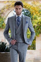 High Quality One Button Light Grey Groom Tuxedos Peak Lapel Men Suits 3 pieces Wedding/Prom/Dinner Blazer (Jacket+Pants+Vest+Tie) W458