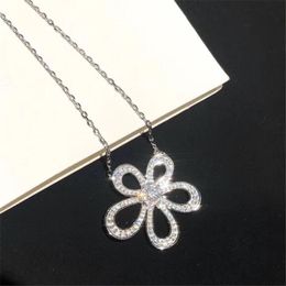 Brand New Stunning Jewellery Real Sterling Sier Pave White Sapphire CZ Diamond Suower Pendant Women Clavicle Necklace Gift